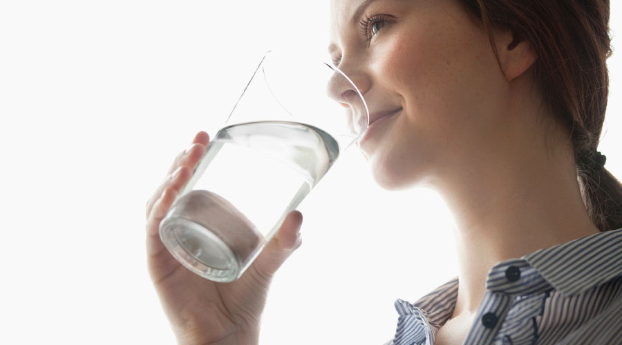 Les effets de boire trop d'eau (hyperhydratation)