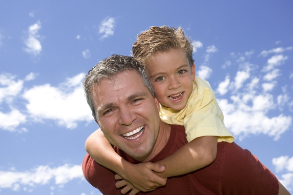 Des organisations nationales réclament l'intégration du soutien à l'engagement paternel et de la coparentalité dans les services en périnatalité 