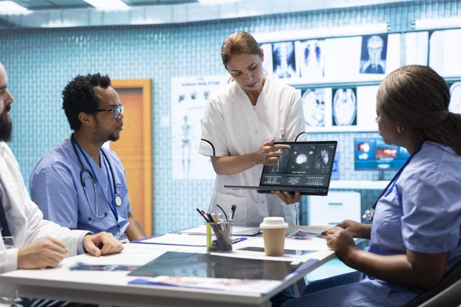 Accès aux services médicaux : dépôt d’un projet de loi pour améliorer la prise en charge de la population québécoise