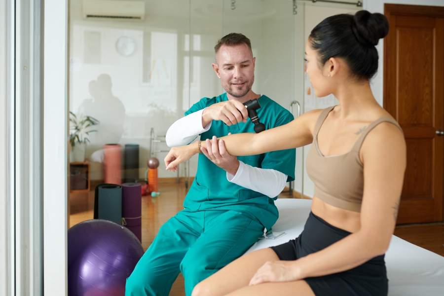 Québec amorce l’encadrement des kinésiologues, paramédics et perfusionnistes