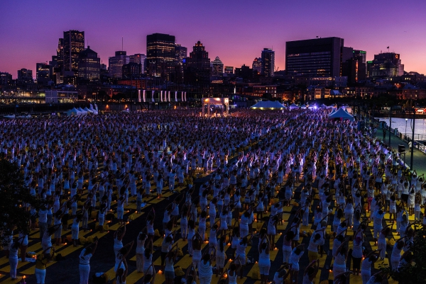 7000 Yogis se réunissent dans le Vieux-Port de Montréal